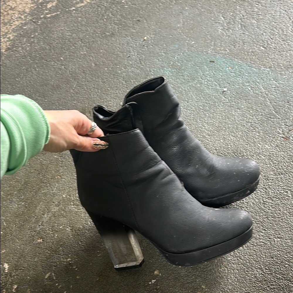 Deena & Ozzy Black Heeled Boots with Chunky Heel - Picture 1 of 2